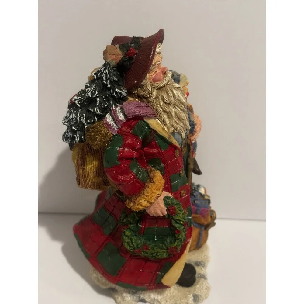 Yuletide Traditions Resin Santa Claus Figurine Patchwork 8